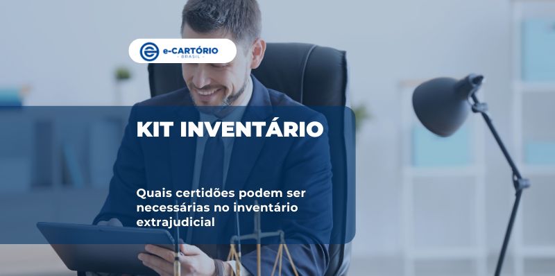 Homem de negócios com tablet em escritório separando documentos de inventário